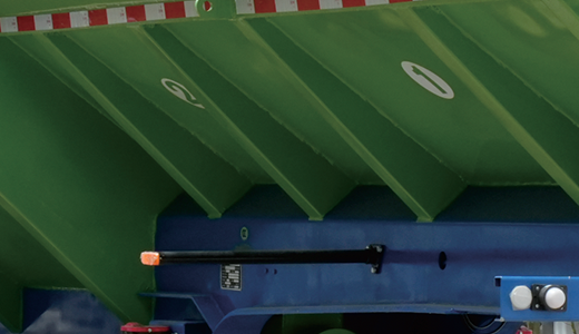 散装饲料运输半挂车